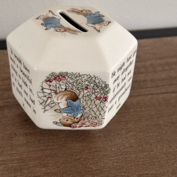 Peter Rabbit Ceramic Money Bank - Picture 2 of 9